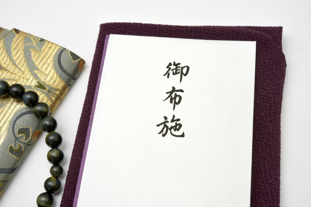 お布施の袋と数珠